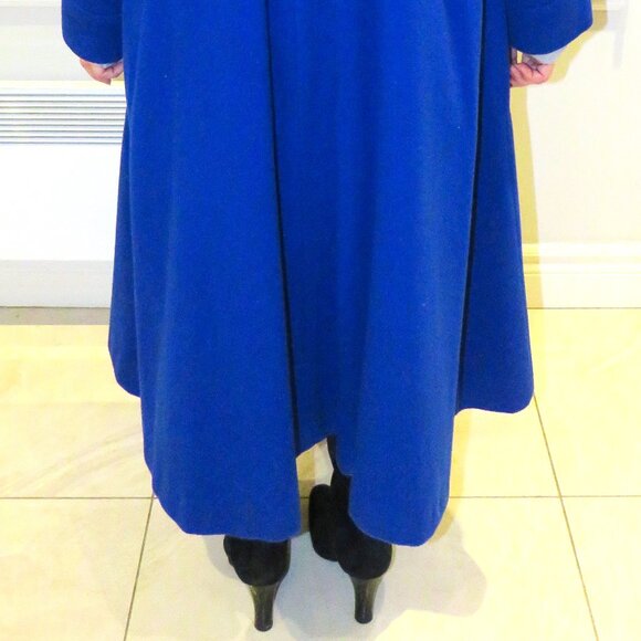 VINTAGE 1980's WOMEN'S FULL LENGTH WIDE (OVERSIZED) WOOL/NYLON WINTER SWING COAT - Picture 4 of 12
